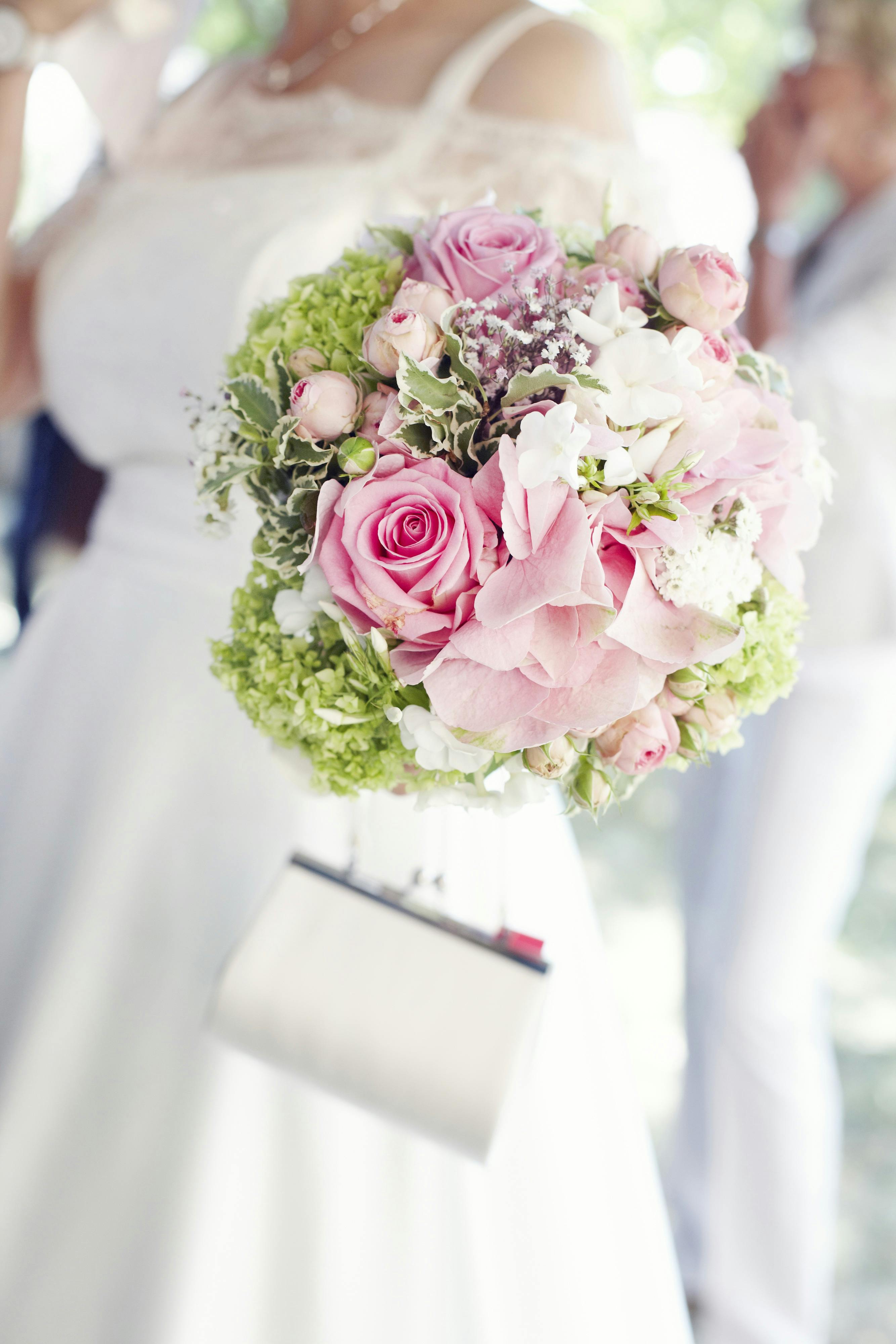 Brautstrauß Cottage — rosa Rosen mit Hortensie